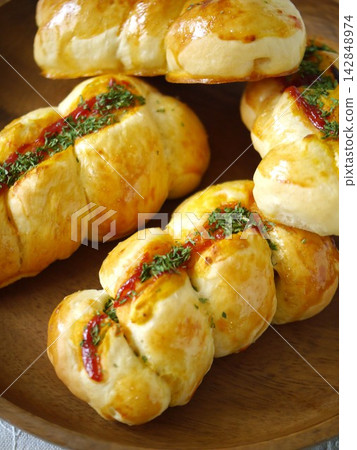 Wiener roll bread Wiener roll bread 142848974