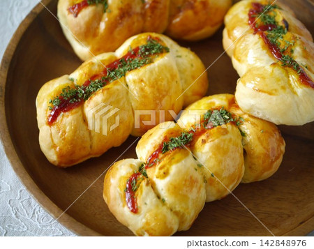 Wiener roll bread Wiener roll bread 142848976