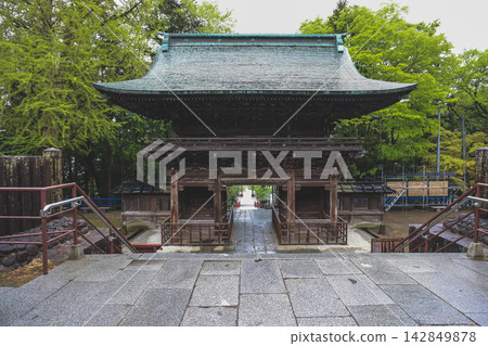 Japan April 29 2026 Sendai Toshogu shrine gate symmetrical wooden structure Japan April 29 2026 Sendai Toshogu shrine gate symmetrical wooden structure 142849878