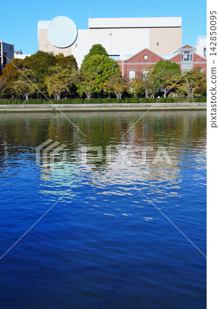 大阪造幣局淀川公園的秋景 142850095