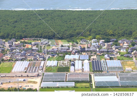 從鏡山展望台眺望虹之松原站週邊（佐賀縣唐津市鏡虹町） 142850637
