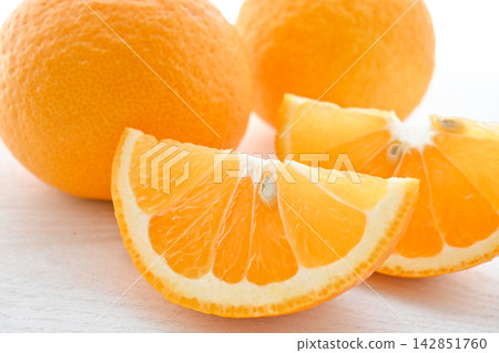切開的夏蜜柑特寫照片。 切開的夏蜜柑特寫照片。 142851760