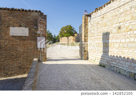 Resistance park gate in Urbino, Italy Resistance park gate in Urbino, Italy 142852105