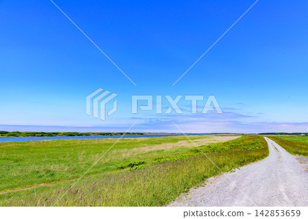 Under a clear blue sky, the Orolon Line continues north from Teshio, crossing 45 degrees north latitude. Under a clear blue sky, the Orolon Line continues north from Teshio, crossing 45 degrees north latitude. 142853659