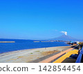 Sakurajima volcano as seen from the Tarumizuhama roadside station (Tarumizu City, Kagoshima Prefecture) 142854454