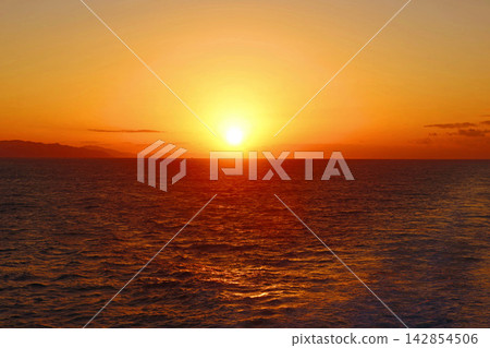 Sunset over Wakasa Bay (Tsuruga City, Fukui Prefecture) Sunset over Wakasa Bay (Tsuruga City, Fukui Prefecture) 142854506