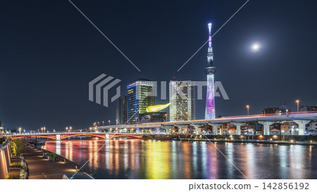 隅田川夜景：燈光璀璨的東京晴空塔與吾妻橋 [東京都台東區 - 隅田區] 142856192