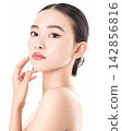Beautiful woman  142856816
