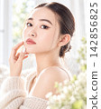 Beautiful woman  142856825