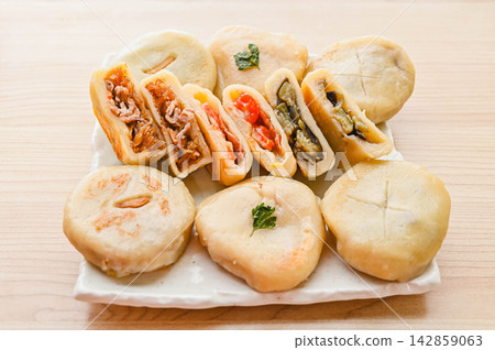 傳統當地菜餚的創新演繹:自製禦燒(餃子),有三種不同的餡料。 傳統當地菜餚的創新演繹:自製禦燒(餃子),有三種不同的餡料。 142859063