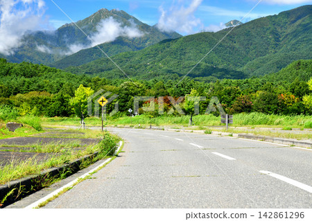 從安曇野國立阿爾卑斯山公園附近眺望城年岳（長野縣安曇野市）[2026年9月] 142861296