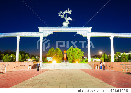 Ezgulik Arch at Independence square, Tashkent Ezgulik Arch at Independence square, Tashkent 142861998