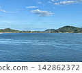 從大三島眺望夏日晴空下的博多大島大橋和瀨戶內海（島波海道、大三島、博多島、吊橋、壯觀景色、觀光） 142862372