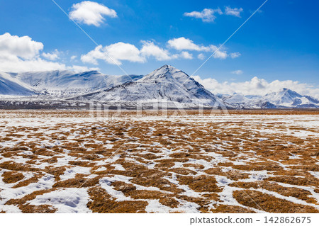 Beauty Pamir mountains near Murghab, the highest town in Tajikistan 142862675