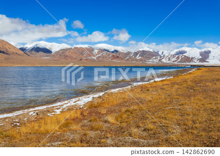 Rangkul lake and Pamir mountains near Murghab town, Tajikistan Rangkul lake and Pamir mountains near Murghab town, Tajikistan 142862690