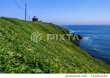 The refreshing summer sky and the blue sea stretching to the horizon at Cape Kiritappu in Hokkaido. The refreshing summer sky and the blue sea stretching to the horizon at Cape Kiritappu in Hokkaido. 142863164