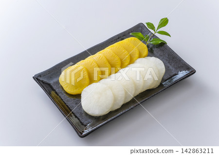 醃菜:白蘿蔔、小黃瓜、柴漬(醃茄子) 醃菜:白蘿蔔、小黃瓜、柴漬(醃茄子) 142863211