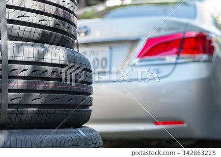 Tire exchange Tire exchange 142863228