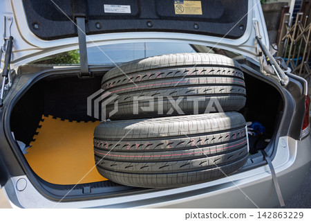Tire exchange Tire exchange 142863229