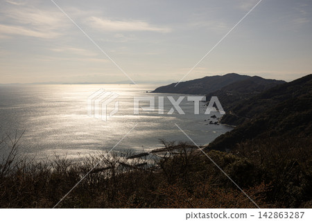The sparkling sea viewed from the Sadamisaki Peninsula in winter (Ikata Town, Ehime Prefecture) The sparkling sea viewed from the Sadamisaki Peninsula in winter (Ikata Town, Ehime Prefecture) 142863287