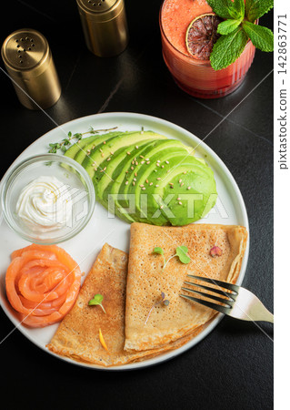 Roasted thin pancakes with smoked salmon and sauce 142863771
