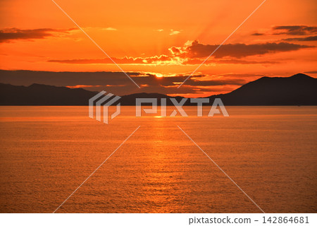 Sunrise and beautiful morning glow viewed from the ferry bound for Hakodate on the Aomori-Seikan Ferry route - Aomori City, Aomori Prefecture (3) Sunrise and beautiful morning glow viewed from the ferry bound for Hakodate on the Aomori-Seikan Ferry route - Aomori City, Aomori Prefecture (3) 142864681