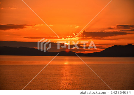 Sunrise and beautiful morning glow viewed from the ferry bound for Hakodate on the Aomori-Seikan Ferry route - Aomori City, Aomori Prefecture (6) Sunrise and beautiful morning glow viewed from the ferry bound for Hakodate on the Aomori-Seikan Ferry route - Aomori City, Aomori Prefecture (6) 142864684