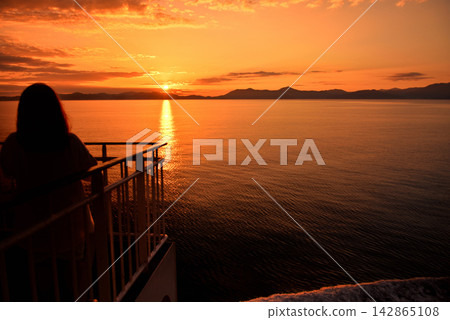 Image of tourists being moved by the beautiful sunrise on the ferry deck of the Aomori-Seikan Ferry route - Aomori City, Aomori Prefecture (7) Image of tourists being moved by the beautiful sunrise on the ferry deck of the Aomori-Seikan Ferry route - Aomori City, Aomori Prefecture (7) 142865108