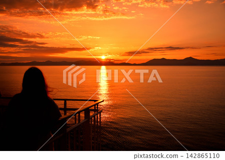 Image of tourists being moved by the beautiful sunrise on the ferry deck of the Aomori-Seikan Ferry route - Aomori City, Aomori Prefecture (9) Image of tourists being moved by the beautiful sunrise on the ferry deck of the Aomori-Seikan Ferry route - Aomori City, Aomori Prefecture (9) 142865110