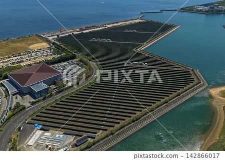 Aerial photograph showing solar panels installed on reclaimed land in Awaji City, Hyogo Prefecture. Aerial photograph showing solar panels installed on reclaimed land in Awaji City, Hyogo Prefecture. 142866017