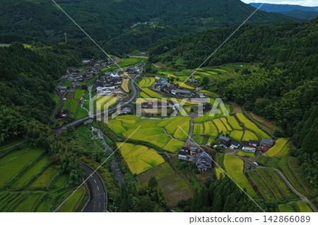 Aerial photograph capturing terraced rice fields and mountain villages in Hita City, Oita Prefecture. Aerial photograph capturing terraced rice fields and mountain villages in Hita City, Oita Prefecture. 142866089