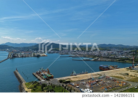 Aerial photograph capturing the port and urban area of Awaji City, Hyogo Prefecture. Aerial photograph capturing the port and urban area of Awaji City, Hyogo Prefecture. 142866151