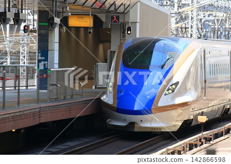 The Hokuriku Shinkansen Kagayaki enters the platform at Tokyo Station The Hokuriku Shinkansen Kagayaki enters the platform at Tokyo Station 142866598