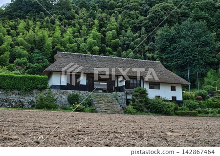 [Kawato Family Nagaya Gate] (Miyoshi City, Tokushima Prefecture) 142867464