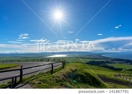 A scenic drive along the Mt. Kanpu mountain on the Oga Peninsula in Akita Prefecture, offering breathtaking views of the blue sky and the Sea of Japan. A scenic drive along the Mt. Kanpu mountain on the Oga Peninsula in Akita Prefecture, offering breathtaking views of the blue sky and the Sea of Japan. 142867791