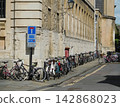 Oxford, the city of bicycles: historical stone architecture and bicycles 142868023