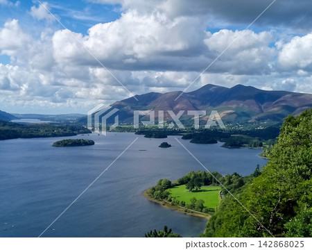 A view of Lake Derwenthsee in the Lake District from Surprise View. A view of Lake Derwenthsee in the Lake District from Surprise View. 142868025