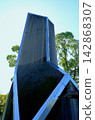 A monument modeled after the crown worn by Shinto priests. 142868307