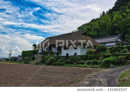 [Kawato Family Nagaya Gate] (Miyoshi City, Tokushima Prefecture) 142868507