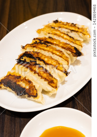 Delicious pan-fried dumplings from a Chinese restaurant 142869468