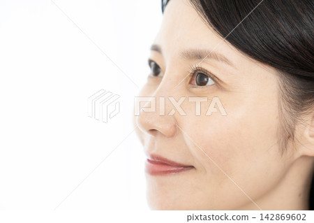 接睫毛的女人 接睫毛的女人 142869602