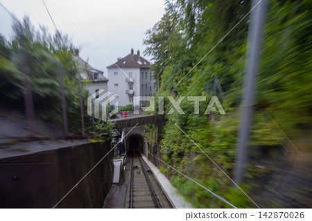 從挪威卑爾根弗洛延山纜車上欣賞卑爾根景色。 142870026