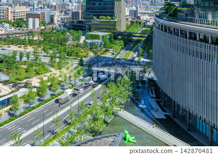 初夏時節大阪梅田地區的街景(大阪府大阪市北區梅田) 初夏時節大阪梅田地區的街景(大阪府大阪市北區梅田) 142870481