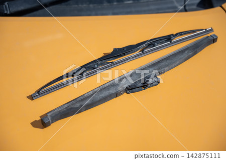 Replacing car windshield wipers according to the season. Replacing car windshield wipers according to the season. 142875111