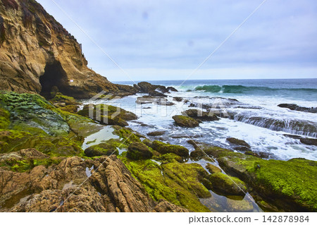 Laguna Beach Sea Cave and Rocky Cove at Thousand Steps Beach with Ocean Waves Laguna Beach Sea Cave and Rocky Cove at Thousand Steps Beach with Ocean Waves 142878984