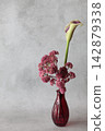 Purple flower arrangement 142879338