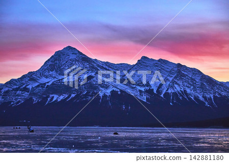 Snow Capped Mountains Frozen Lake and Vibrant Sunset Winter Landscape Snow Capped Mountains Frozen Lake and Vibrant Sunset Winter Landscape 142881180