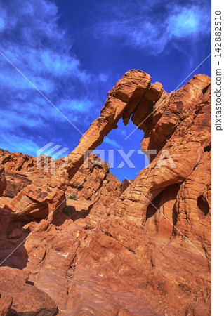 Elephant Rock Red Sandstone Formation and Blue Sky in Valley of Fire Nevada 142882510