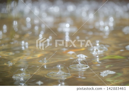 Image material of water splashes and bubbles Image material of water splashes and bubbles 142883461