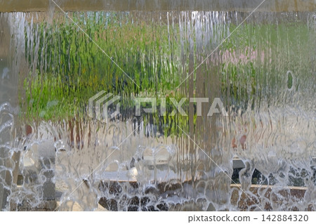 公園噴泉的水幕 公園噴泉的水幕 142884320